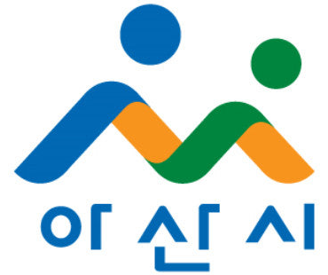 아산시 로고 — 파랑·초록·주황 곡선과 두 개의 원으로 이루어진 표식